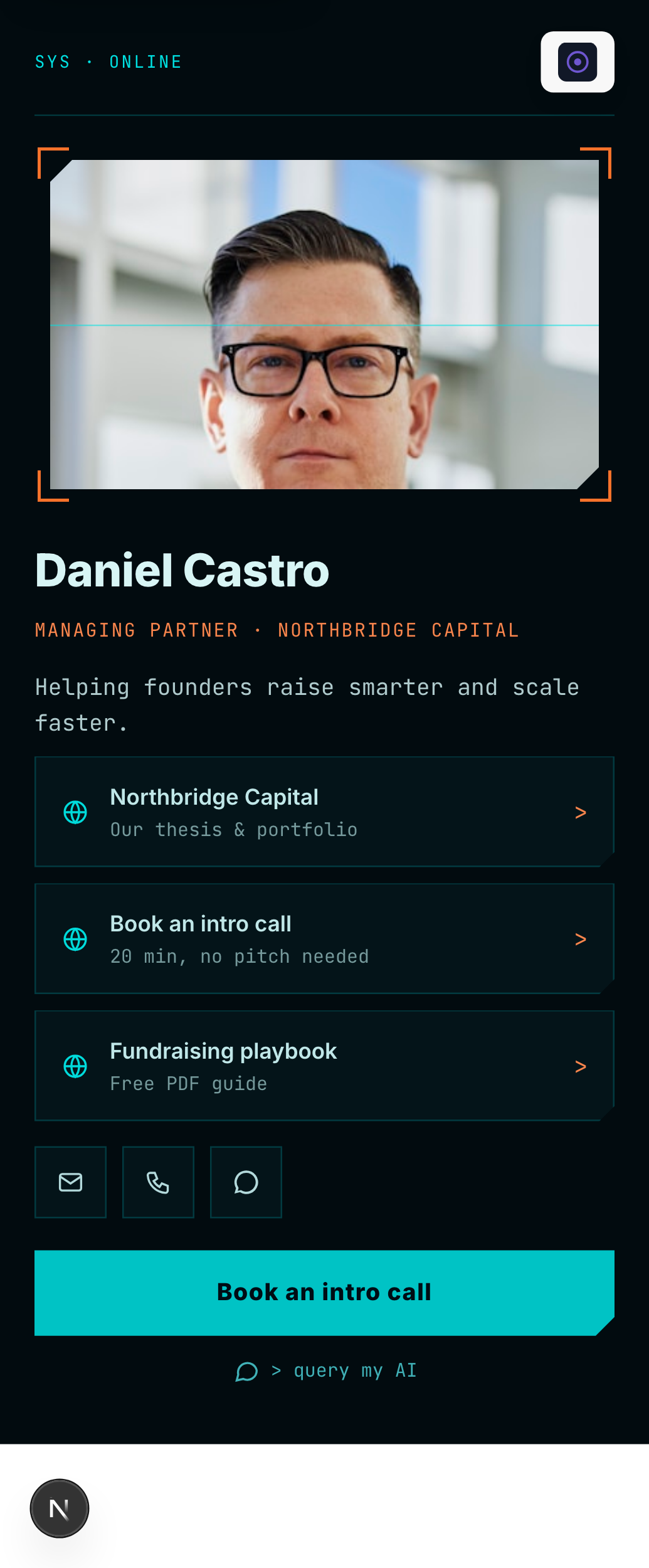 Tarjeta de presentación digital de alta tecnología con el diseño Cyberpunk HUD
